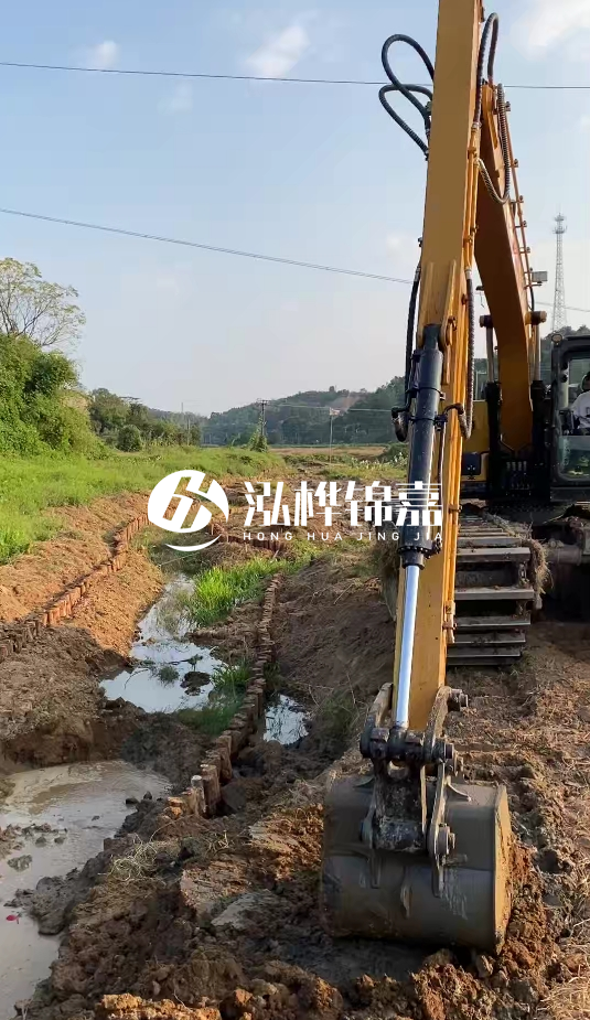 青島河道清淤專業(yè)施工-水挖機清淤適合哪些河道狀況？